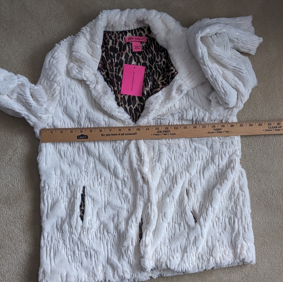 NWT Betsy Johnson faux fur jacket - Picture 4 of 7